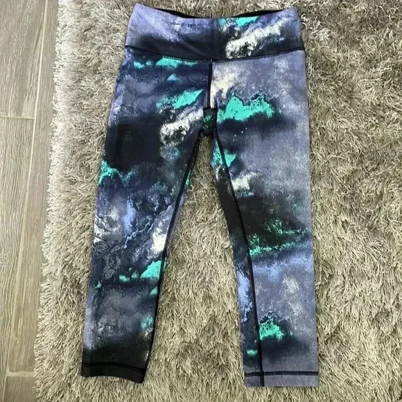 Lululemon wonder under crop - Picture 2 of 6